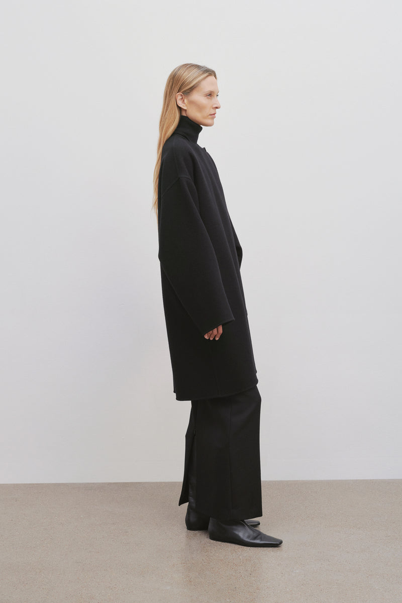 Metina Coat Black in Virgin Wool and Nylon – The Row