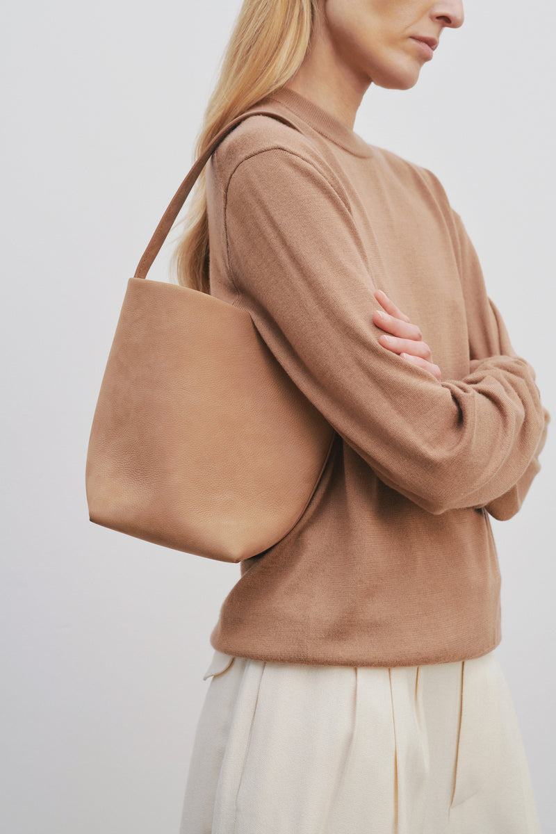 Small N/S Park Tote Tan in Leather – The Row