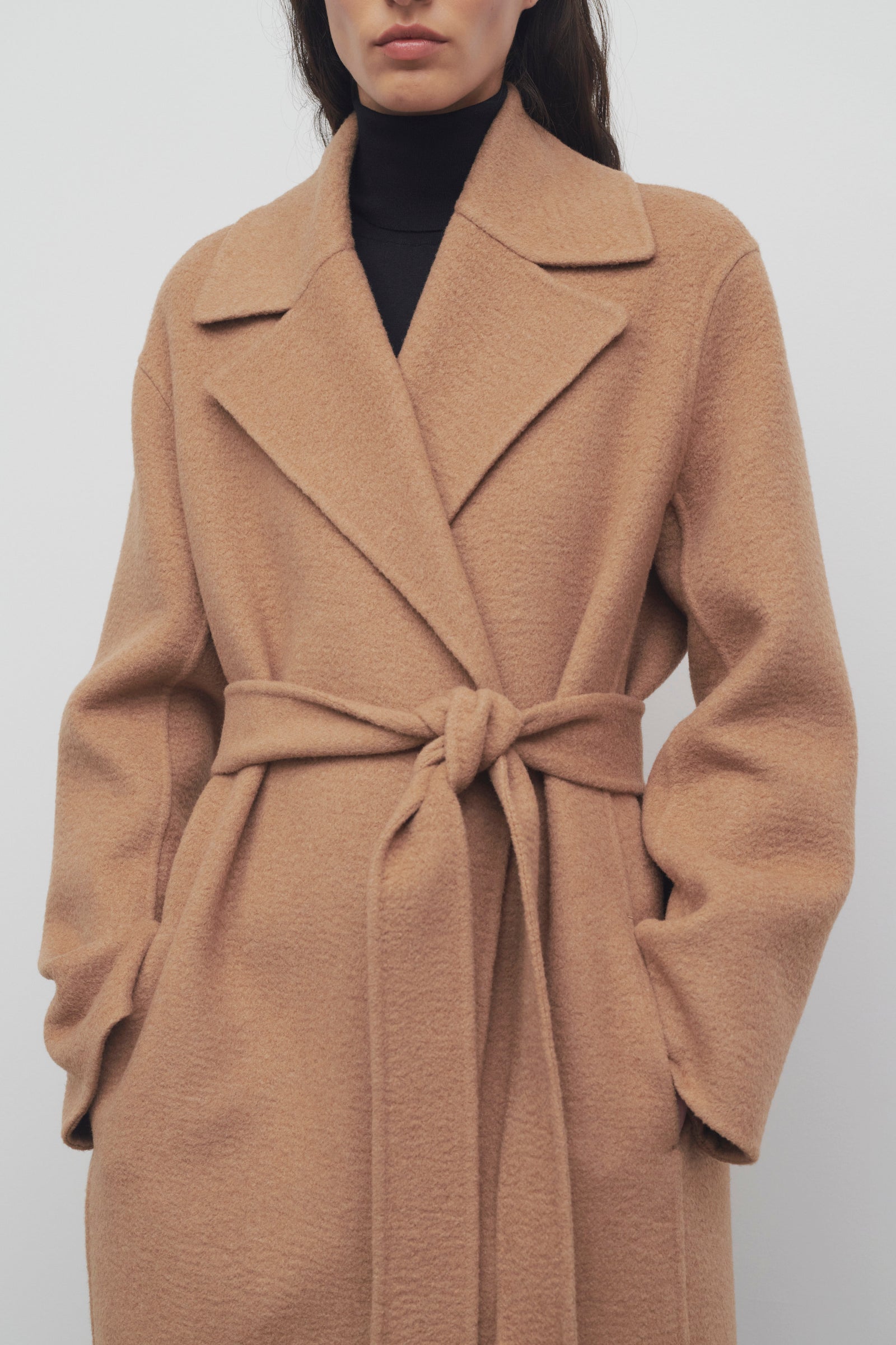 Malika Coat Tan in Cashmere – The Row