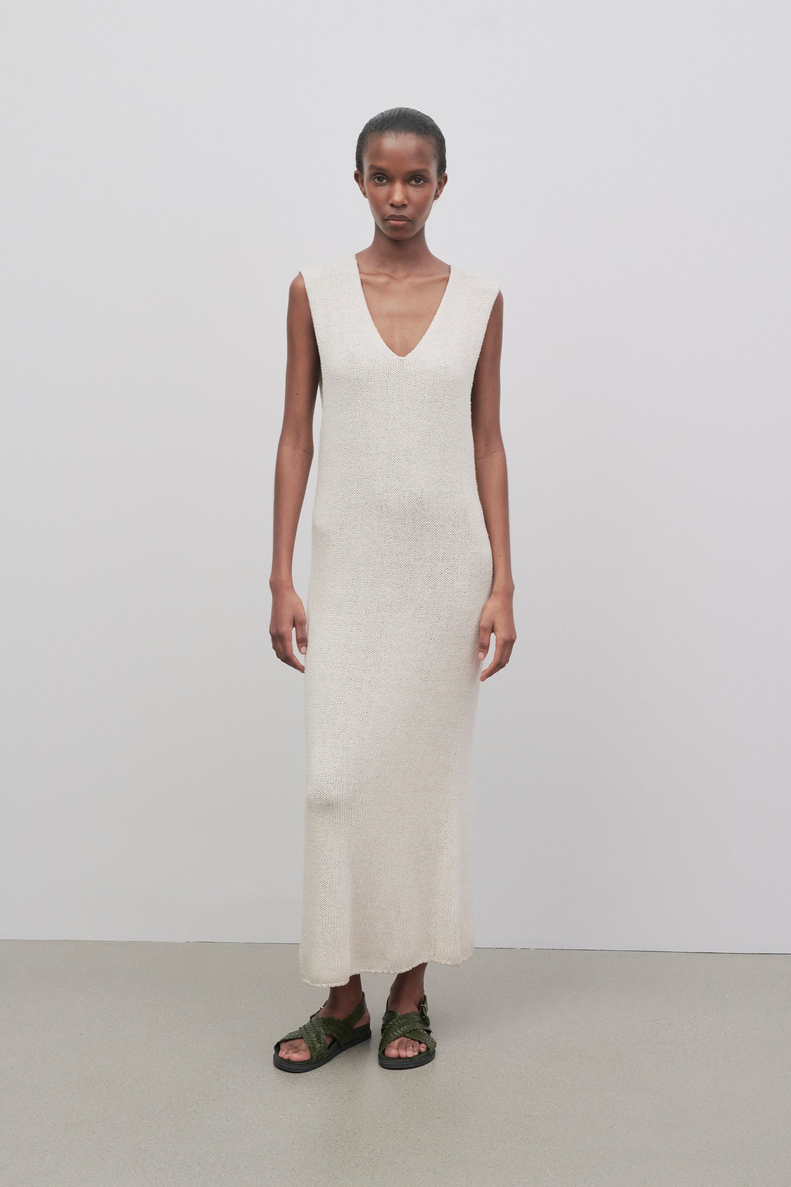 Folosa Dress White in Silk – The Row