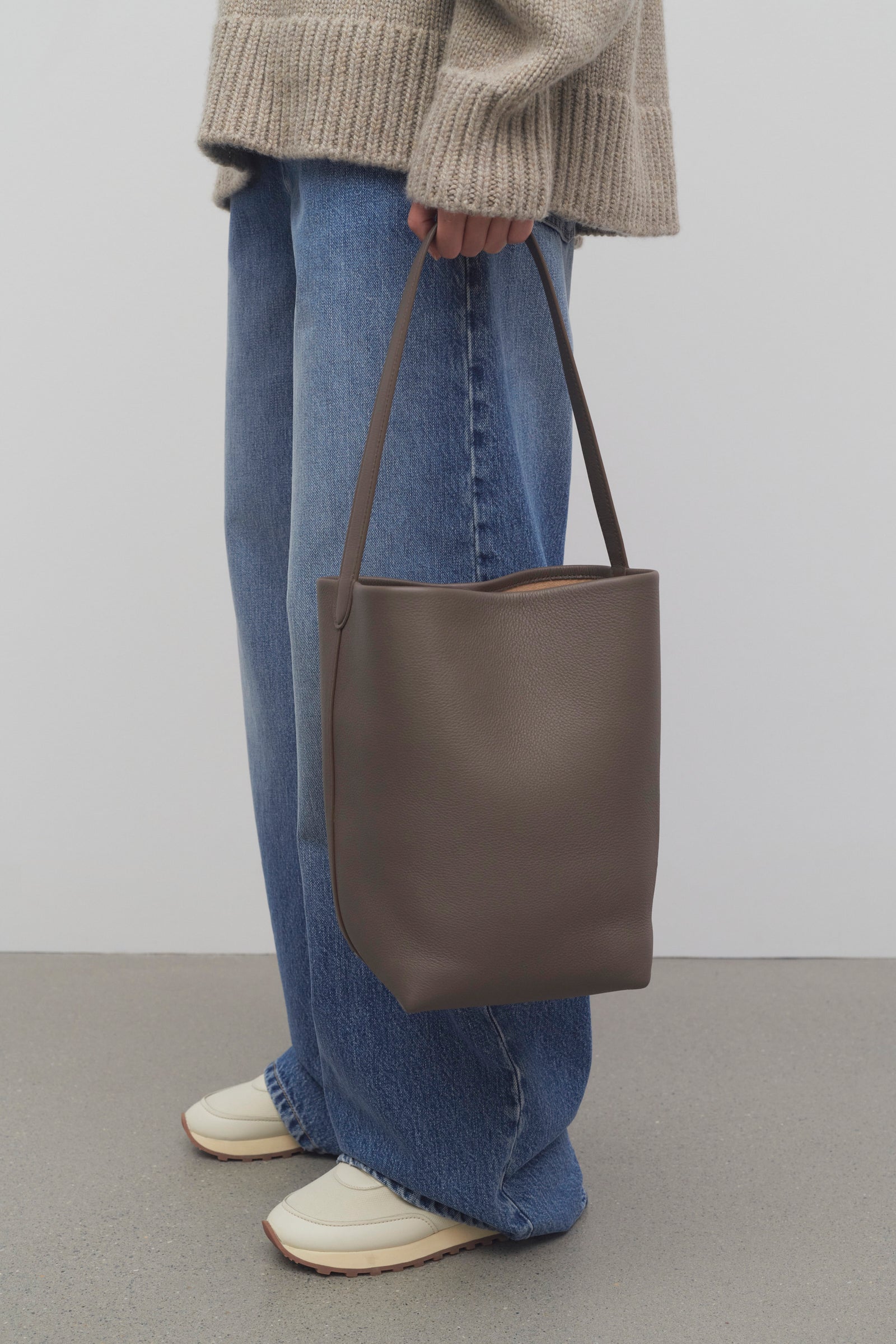 Medium N/S Park Tote Bag Grey in Leather – The Row