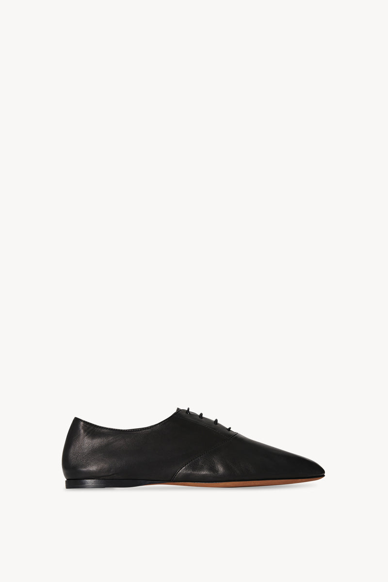 Awar Lace-Up in Leather