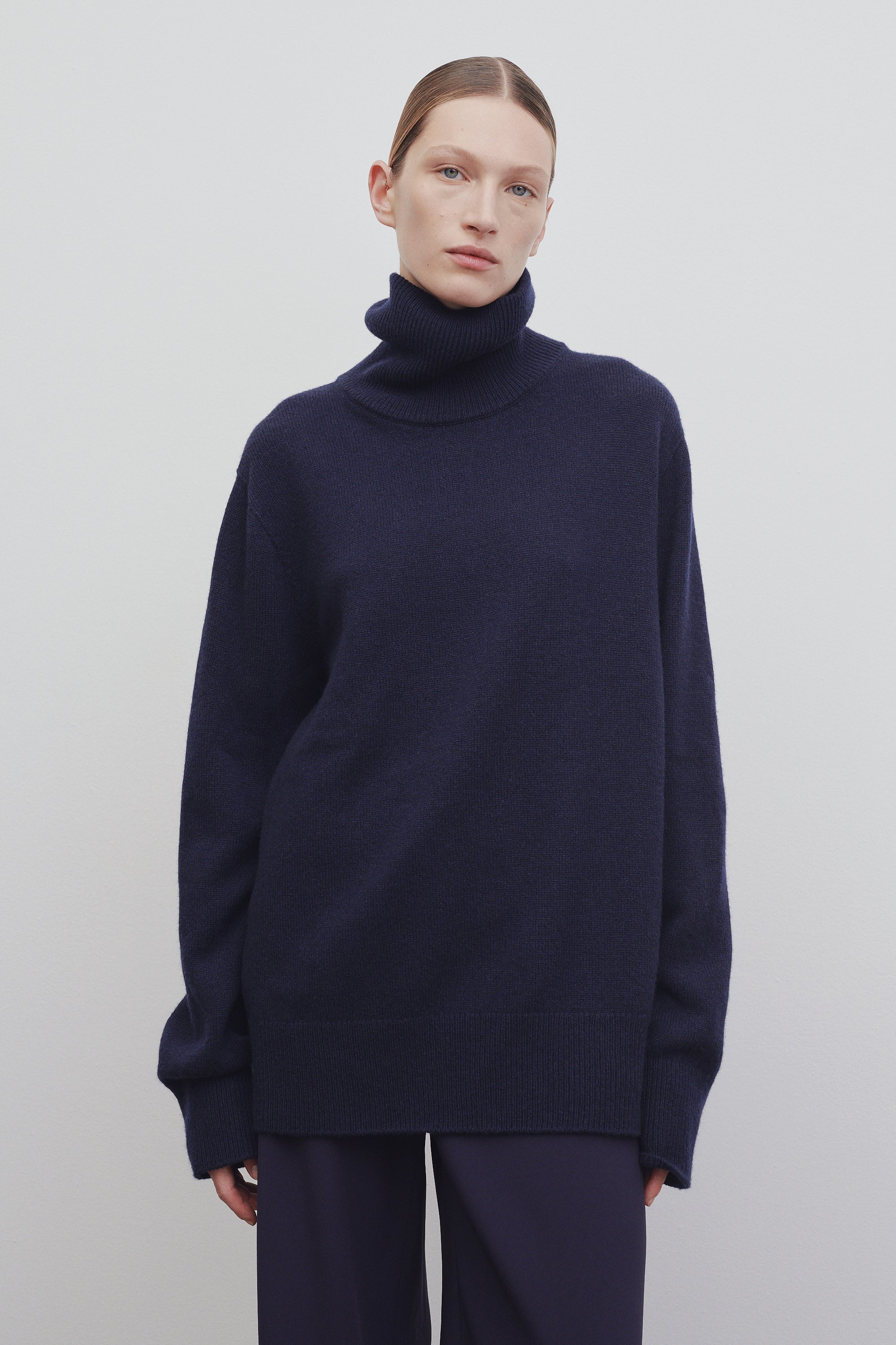 Stepny Top Blue in Wool and Cashmere – The Row