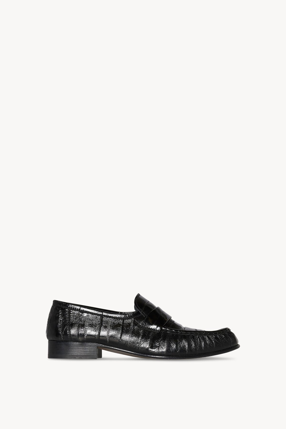 Soft Loafer Black in Eel – The Row