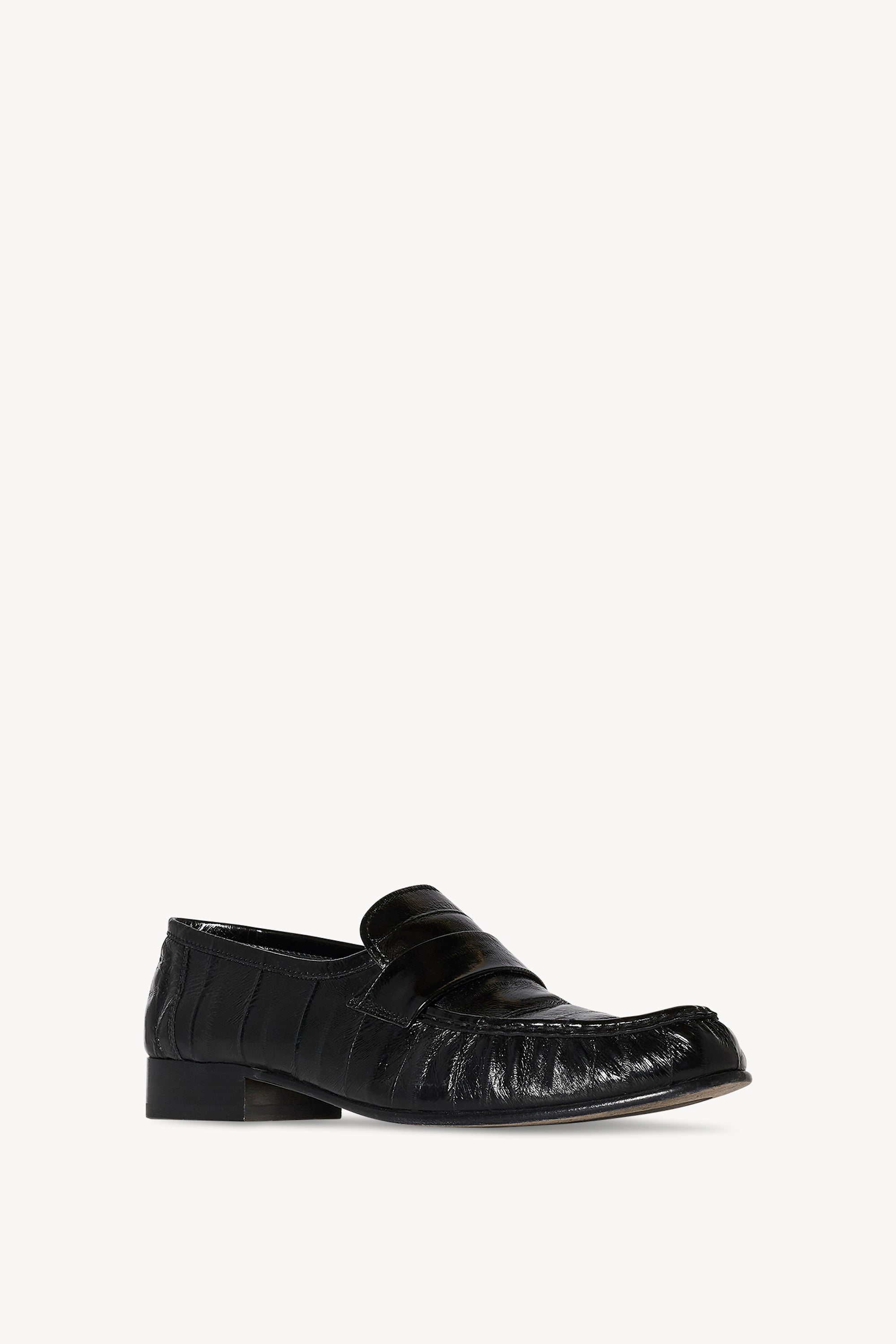 Soft Loafer Black in Eel – The Row